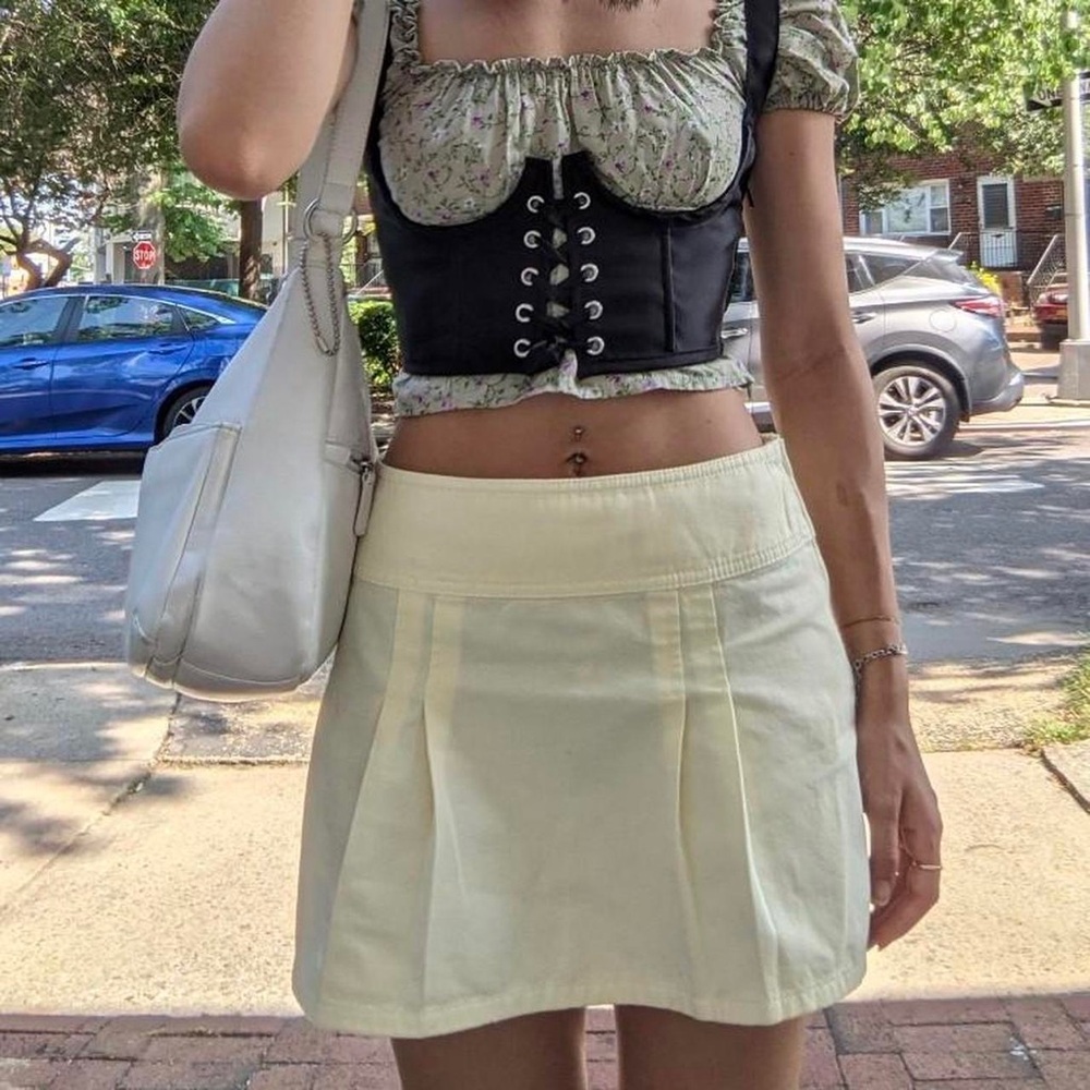 aritzia sundeh barbarella skirt pale yellow
